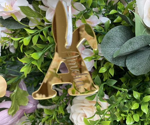 Literă din acril cu urechiușe de iepuraș