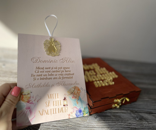 Invitații  din lemn pentru nași cu îngerași