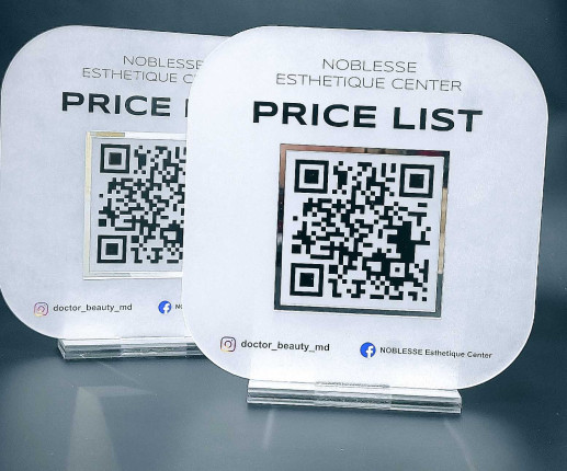 Display / Placi QR-cod din acril alb cu aplicarea elementelor de acril