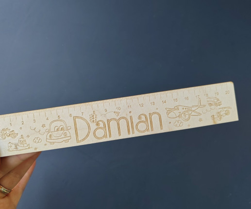 Riglă din lemn personalizată