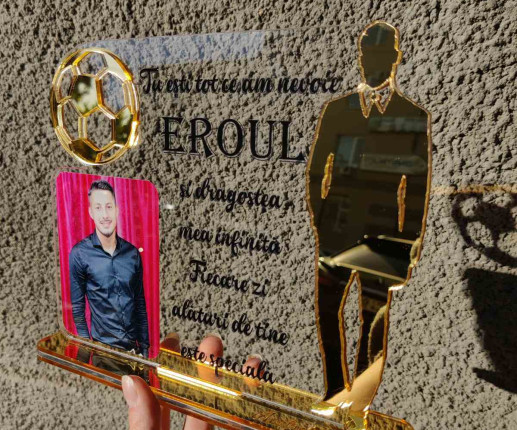 Trofeu pentru tată, soț , bunel cu eroul nostru