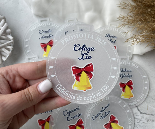 Medalii din pet ,, Absolvent,, cu Clopotei 2