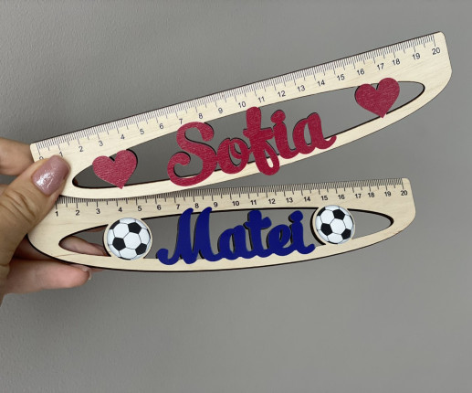 Riglă din lemn cu minge (băiat)  și inimă (fată)