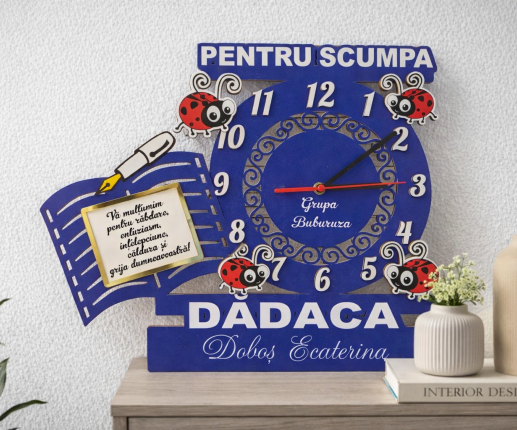 Деревянные часы с божьей коровкой