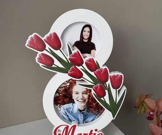 Rama in forma de 8 cu lalele rosii image 2