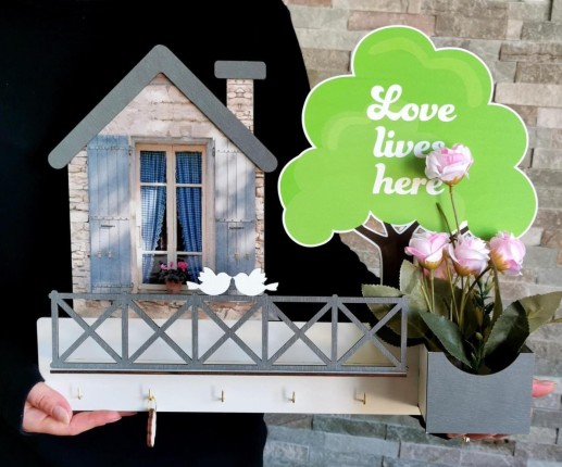 Ключница настенная - Love lives here