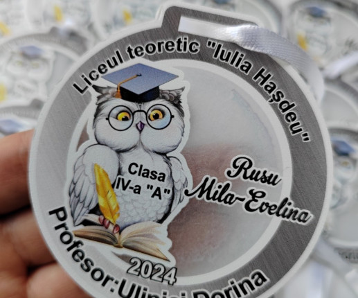 Medalii din pet ,, Absolvent,, cu Bufnita image 2