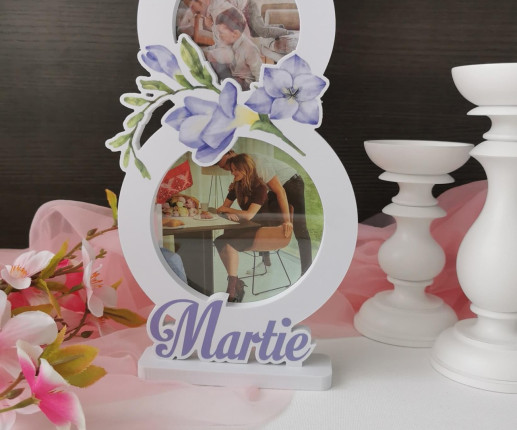 Rama foto in forma de cifra 8 cu orchidee mov