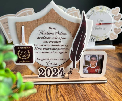 Trofeu personalizat cu medalie si pana cu rama 1