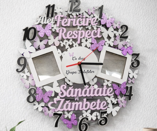 Деревянные часы с фиолетовыми бабочками