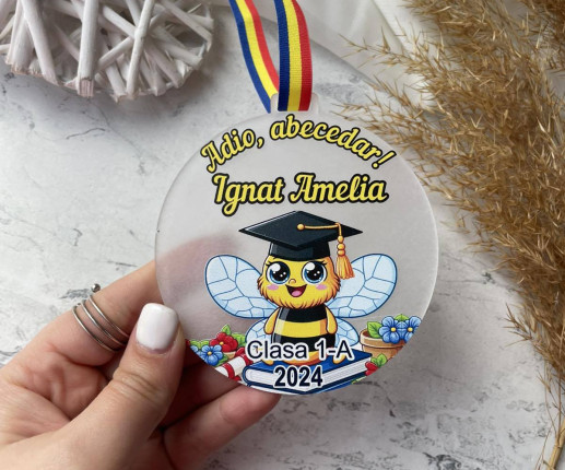 Medalii din pet ,, Absolvent,, cu albinuta