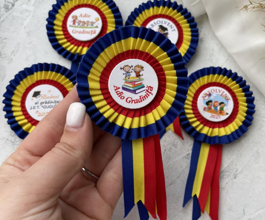 Ecuson tricolor cu  copii 3