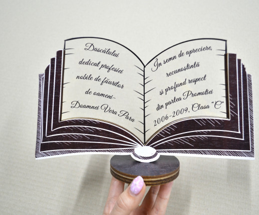 Trofeu carte pentru dascali