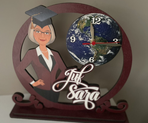 Ceas din lemn cu profesoară