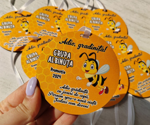 Medalii din lemn ,,Adio Gradiniță,, cu albinuță image 2