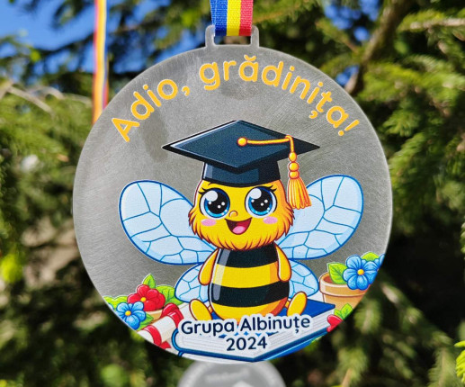 Medalii din pet ,, Absolvent,, cu albinuta image 2
