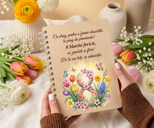 Carnet din lemn cu cifra 8 cu flori