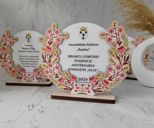 Trofeu personalizat cu flori 1