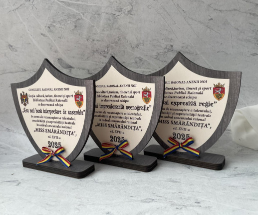 Trofeu in forma de scut image 2