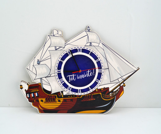 Ceas din lemn cu Corabie