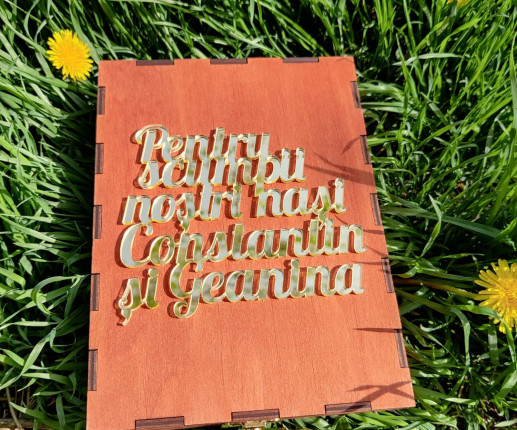 Invitatii pentru nunta din lemn cu cutie image 2