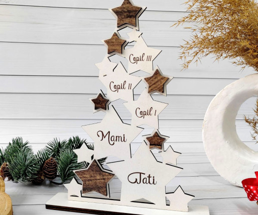 Brad din lemn cu numele membrilor familiei image 2
