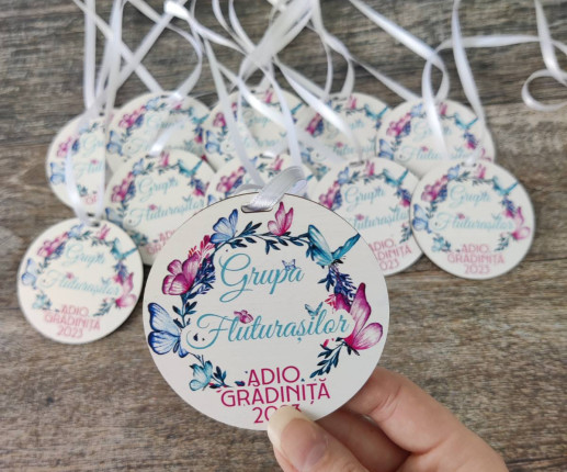 Medalii din lemn ,,Adio Gradiniță,, cu fluturaș