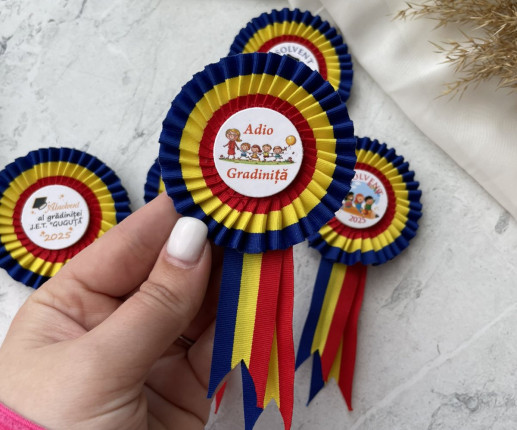 Ecuson tricolor cu copii