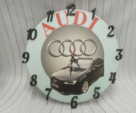 Ceas din lemn cu Audi