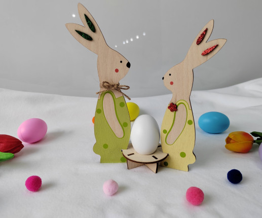 suport pentru ouă cu iepurași