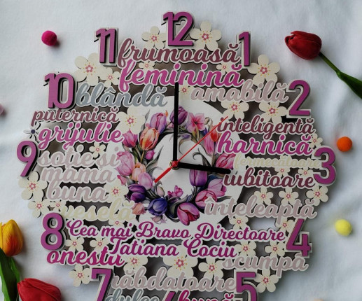 Ceas din lemn cu flori