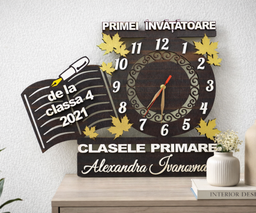 Деревянные часы с акриловыми листьями