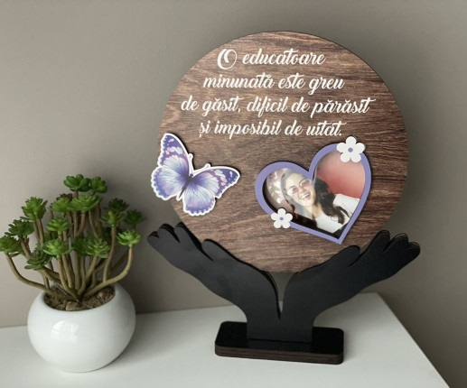 Trofeu din lemn cu fluture