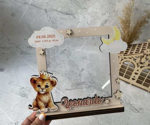 Rama foto din lemn pentru băiețel cu Leu