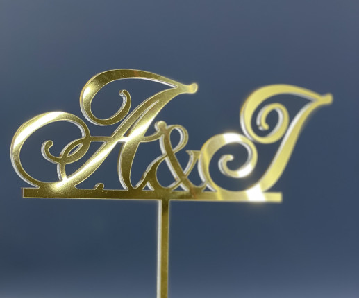 Topper pentru torta auriu cu inițiale mirilor