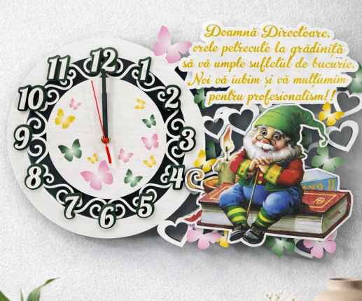 Деревянные часы с гномиками